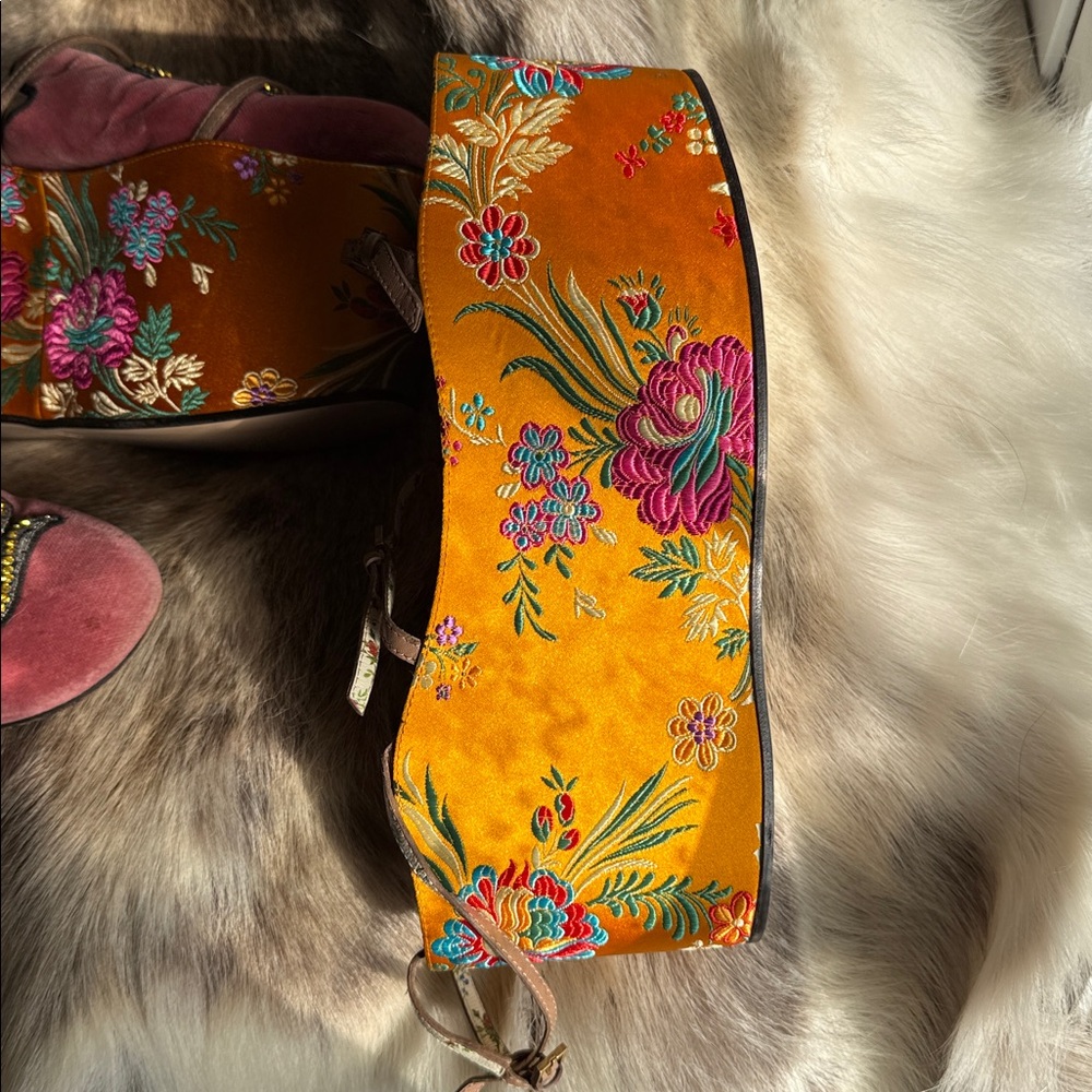 Gucci floral embroidered silk sandal + beaded snake velvet loafer set. - Picture 2 of 4